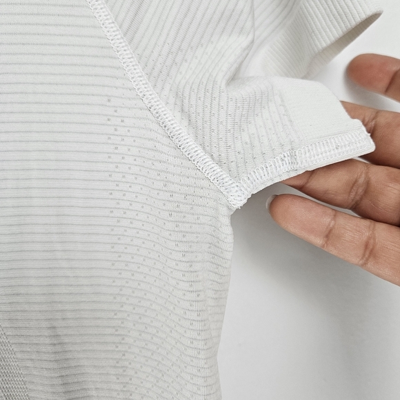 Lululemon Swiftly Tech Short Sleeve  Top Sz 6 Silver White - Picture 6 of 9